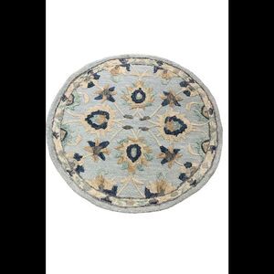 LR Home Ox Bay Constance Round Rug in Organic Wool Floral Filigree